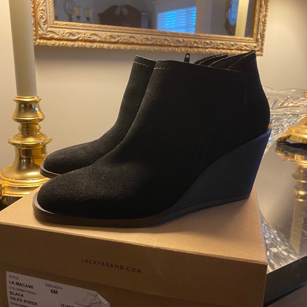 NWT Lucky Brand Macawi Black Suede booties